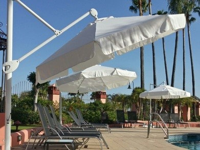 Imagen parasoles excentricos en Marbella